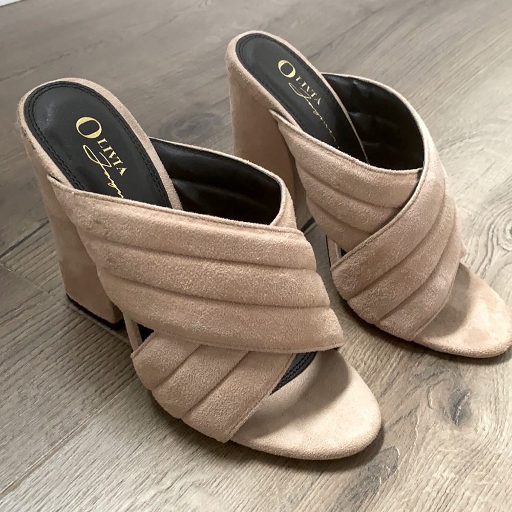 Olivia Fargiano Size6 Nude Block Suede Heel Sandal